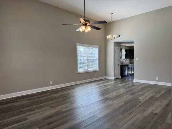 425 Irish Hills Dr, Clarksville, TN 37042