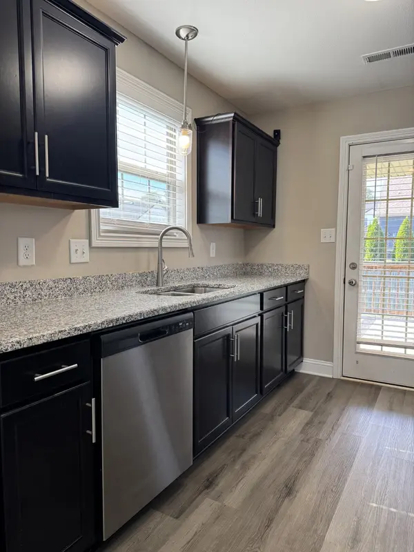 425 Irish Hills Dr, Clarksville, TN 37042
