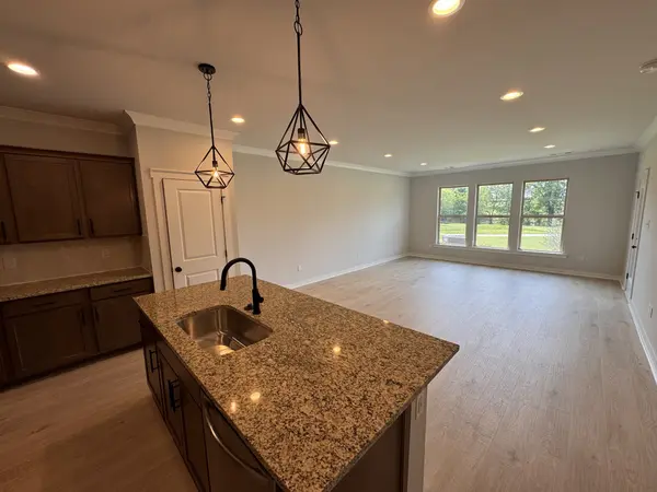 520 W Foxrun, Springfield, TN 37172