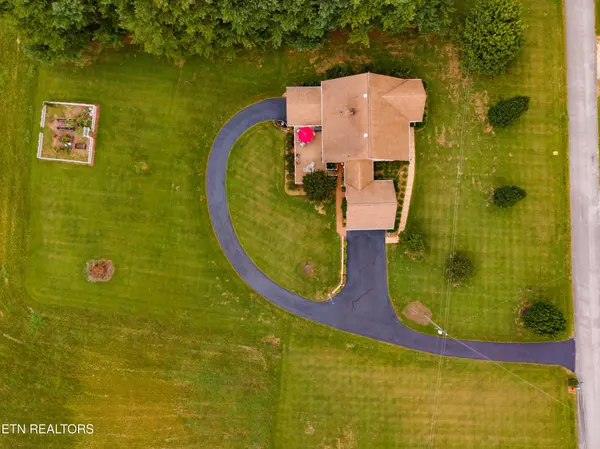 195 Ray Cemetery Rd, Sparta, TN 38583