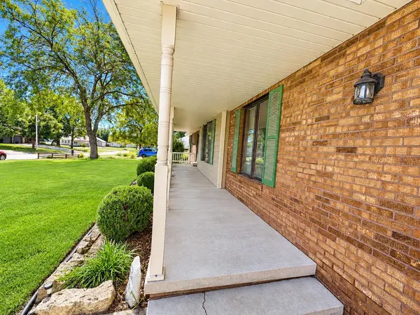 409 N Willow St, Solomon, KS 67480