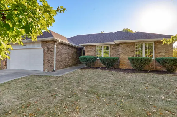 5038 S Red Oak ST, Battlefield, MO 65619