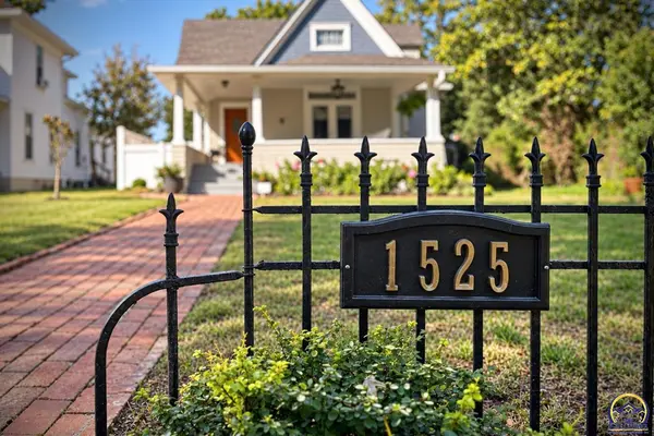 1525 SW College AVE, Topeka, KS 66604