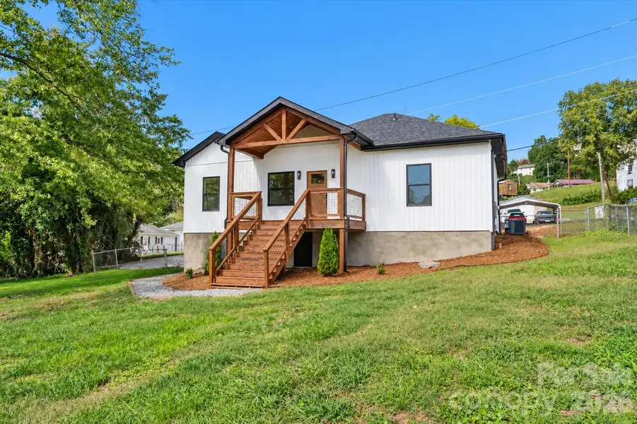 45 Gladden ST, Marion, NC 28752