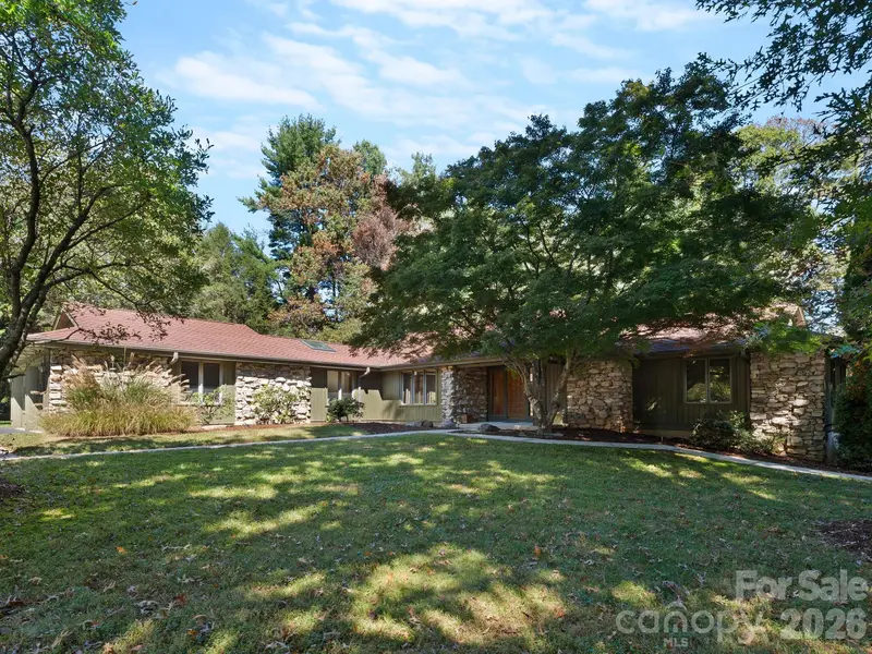 3003 Sourwood TRL, Hendersonville, NC 28739