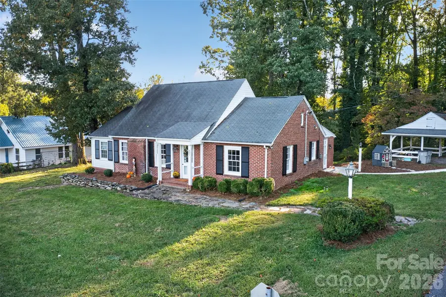 321 Beall ST NW, Lenoir, NC 28645