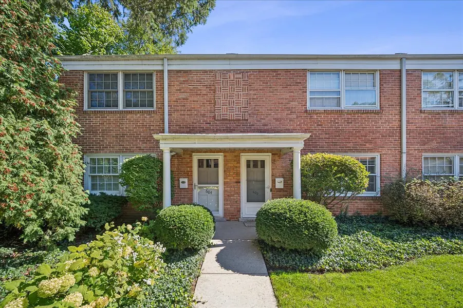 602 Lincoln AVE, Winnetka, IL 60093