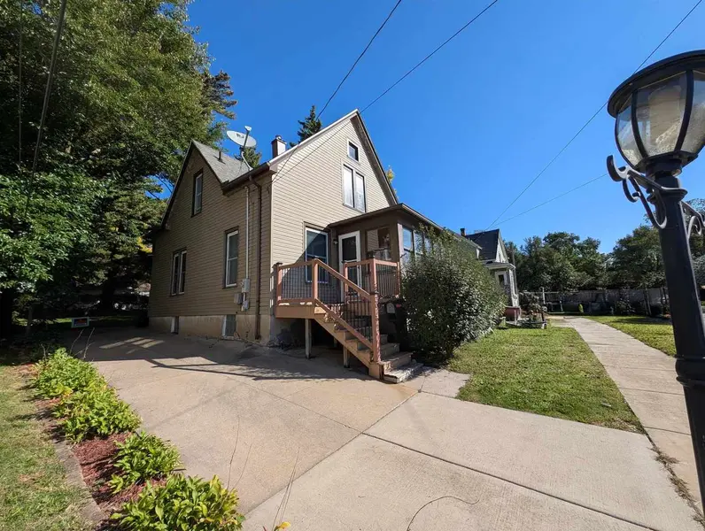 2016 Hutchins AVE, Rockford, IL 61104