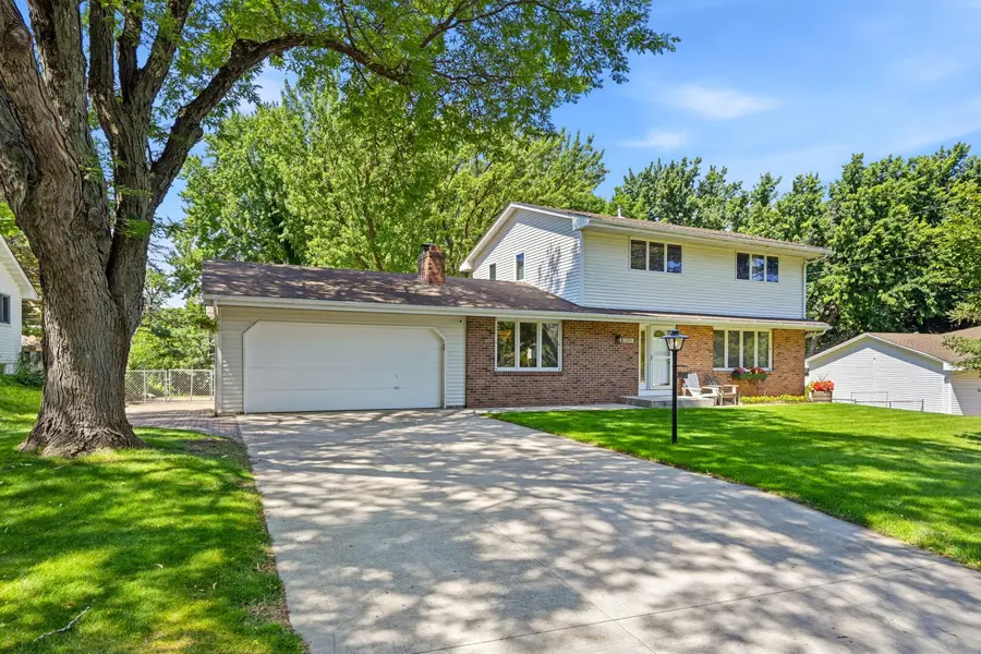 11006 Radisson DR, Burnsville, MN 55337
