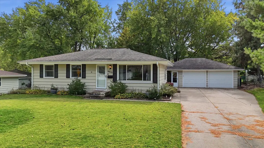 4409 Poplar Bridge RD, Bloomington, MN 55437