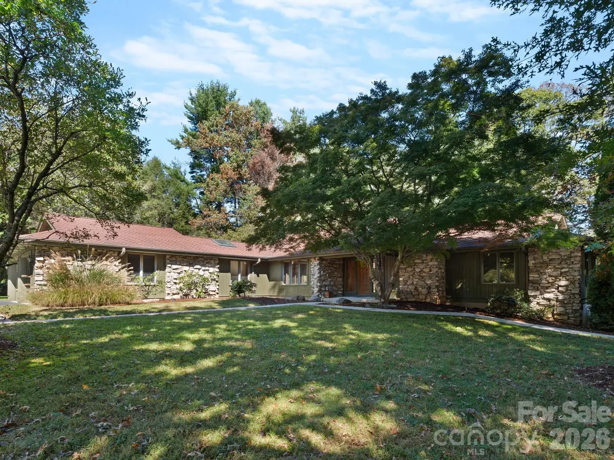 3003 Sourwood TRL, Hendersonville, NC 28739