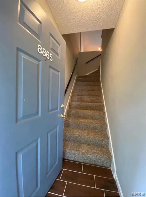 8865 Flamingo Ct, Brentwood, MO 63144