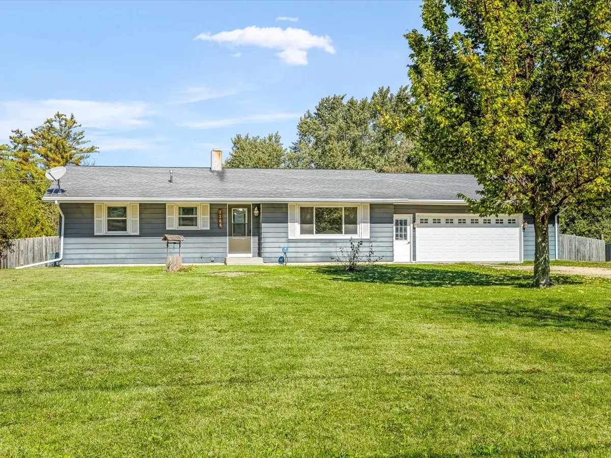 7284 Oak DR, Stillman Valley, IL 61084