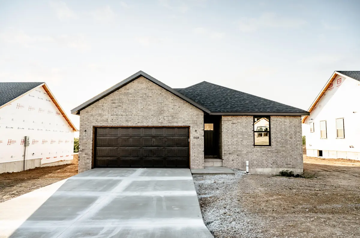 1008 Fenli AVE, Monett, MO 65708
