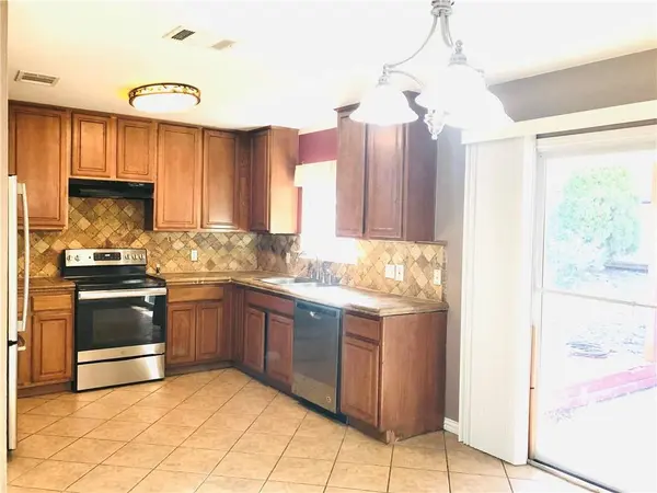 2305 S Crossing DR, Round Rock, TX 78664