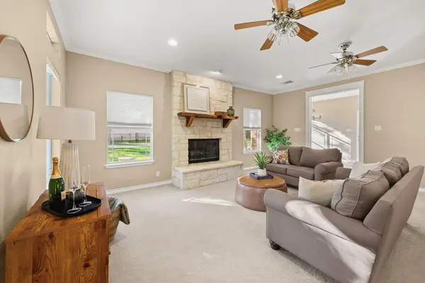 226 Cedar Hills DR, Elgin, TX 78621