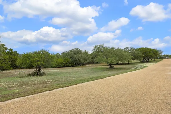 160 Gay DR, Kerrville, TX 78028