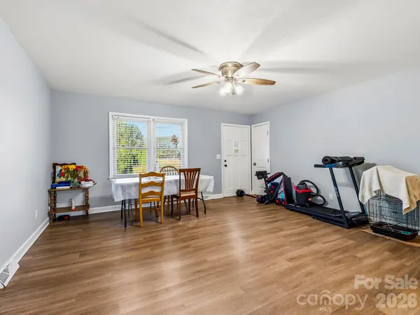 17 Randolph AVE, Flat Rock, NC 28731