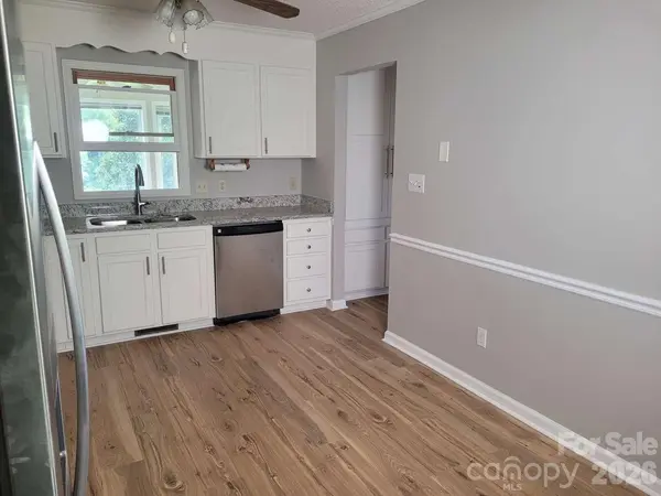 3842 Serenity DR, Hickory, NC 28602