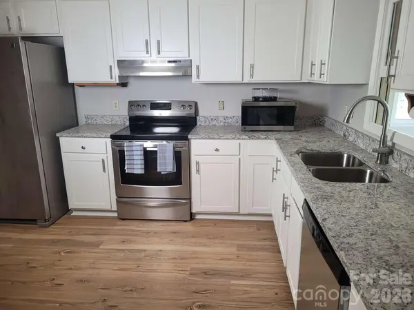 3842 Serenity DR, Hickory, NC 28602