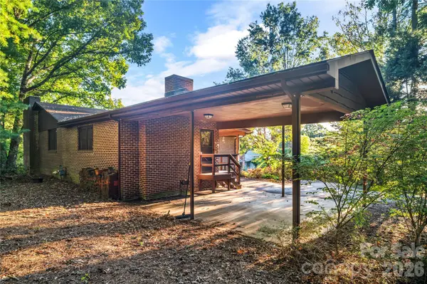 9 Fullam DR, Arden, NC 28704