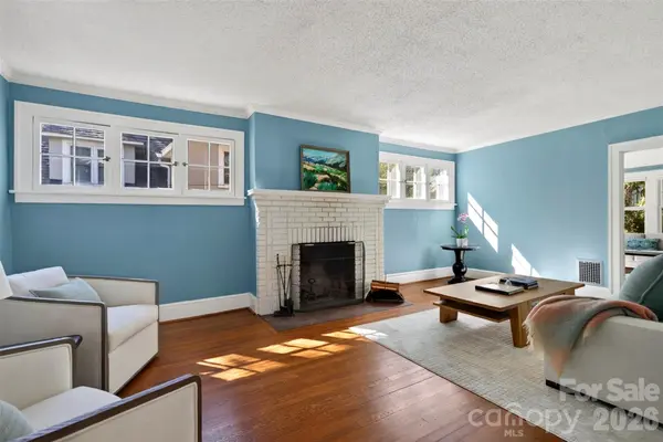 17 Darcy LN, Asheville, NC 28804