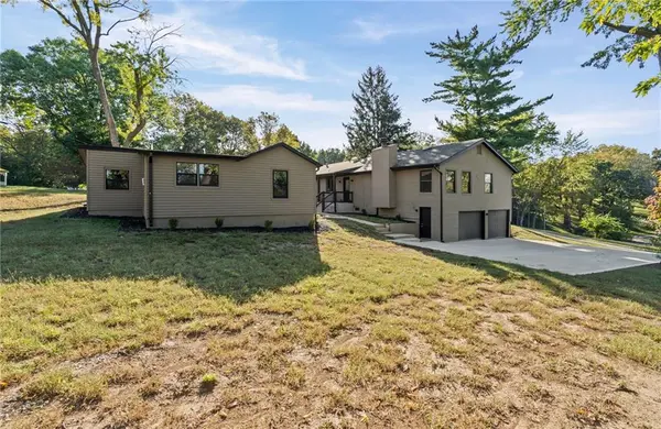 15800 Woods Chapel RD, Kansas City, MO 64139