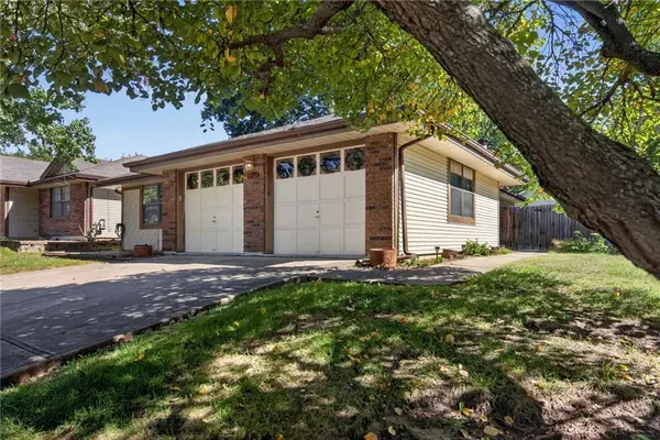 2700 NW 5th ST, Blue Springs, MO 64014