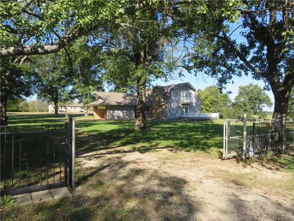 7607 Ferguson RD, Ozawkie, KS 66070