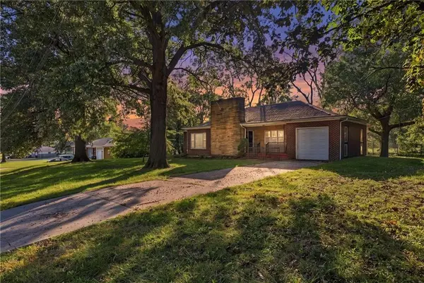 8614 EVANSTON AVE, Raytown, MO 64138