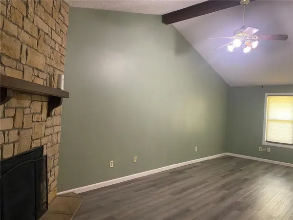 8215 NW Mace RD, Kansas City, MO 64152