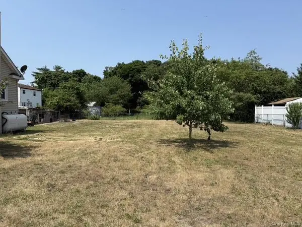1624 E 3rd AVE, Bay Shore, NY 11706
