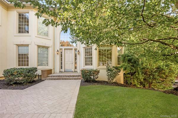 61 Charney CT, Manhasset, NY 11030