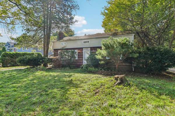 18 Wrana ST, Medford, NY 11763