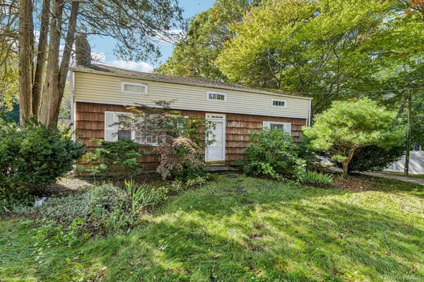 18 Wrana ST, Medford, NY 11763
