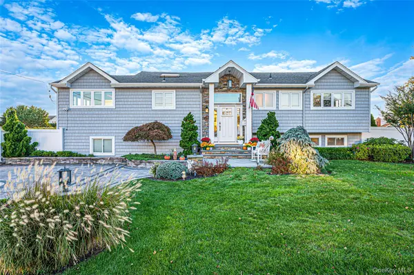 174 Secatogue LN, West Islip, NY 11795