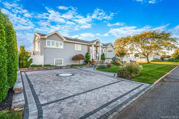 174 Secatogue LN, West Islip, NY 11795