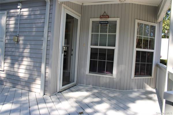 1661 Old Country RD #77, Riverhead, NY 11901