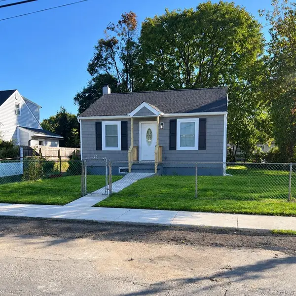 6 E Booker AVE, Wyandanch, NY 11798
