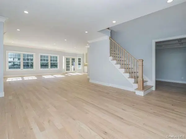16 2nd AVE, Port Washington, NY 11050