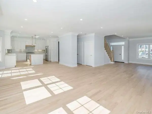 16 2nd AVE, Port Washington, NY 11050