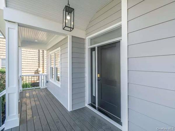 16 2nd AVE, Port Washington, NY 11050