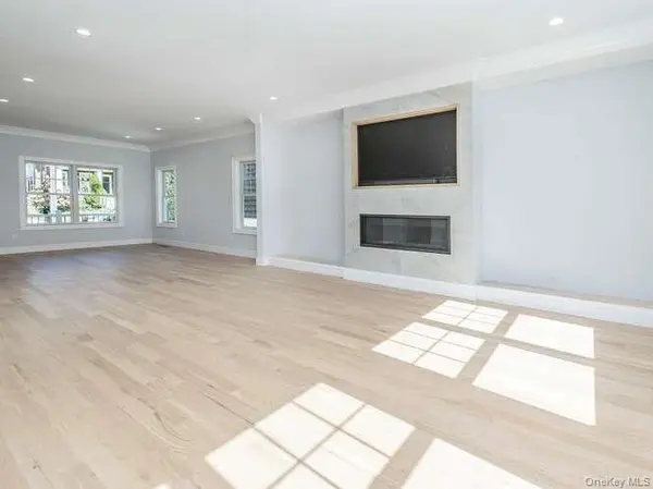 16 2nd AVE, Port Washington, NY 11050