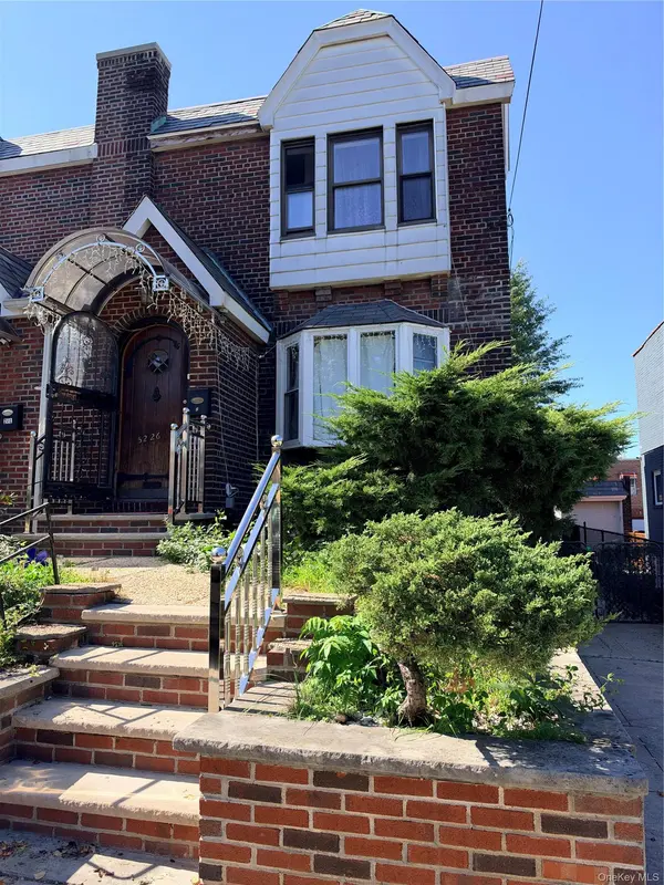 5226 73 #2nd FL, Maspeth, NY 11378