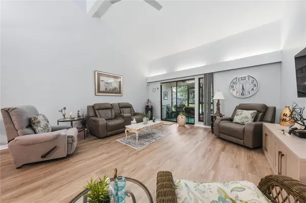 2226 CYPRESS COVE DR, Tavares, FL 32778