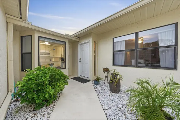 2226 CYPRESS COVE DR, Tavares, FL 32778