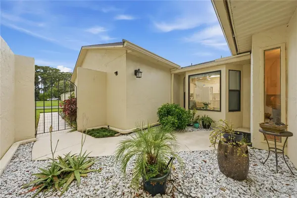 2226 CYPRESS COVE DR, Tavares, FL 32778