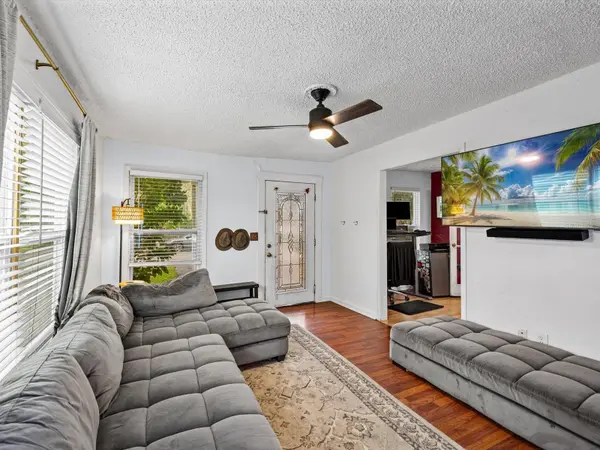 910 E ESKIMO AVE, Tampa, FL 33604