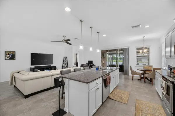10619 SCENIC HOLLOW DR, Riverview, FL 33578