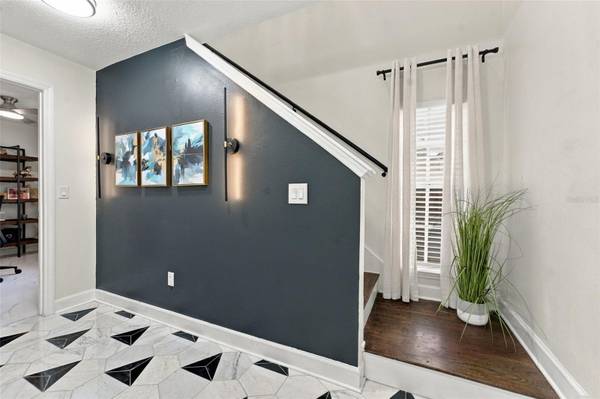 3111 W DE LEON ST #9, Tampa, FL 33609